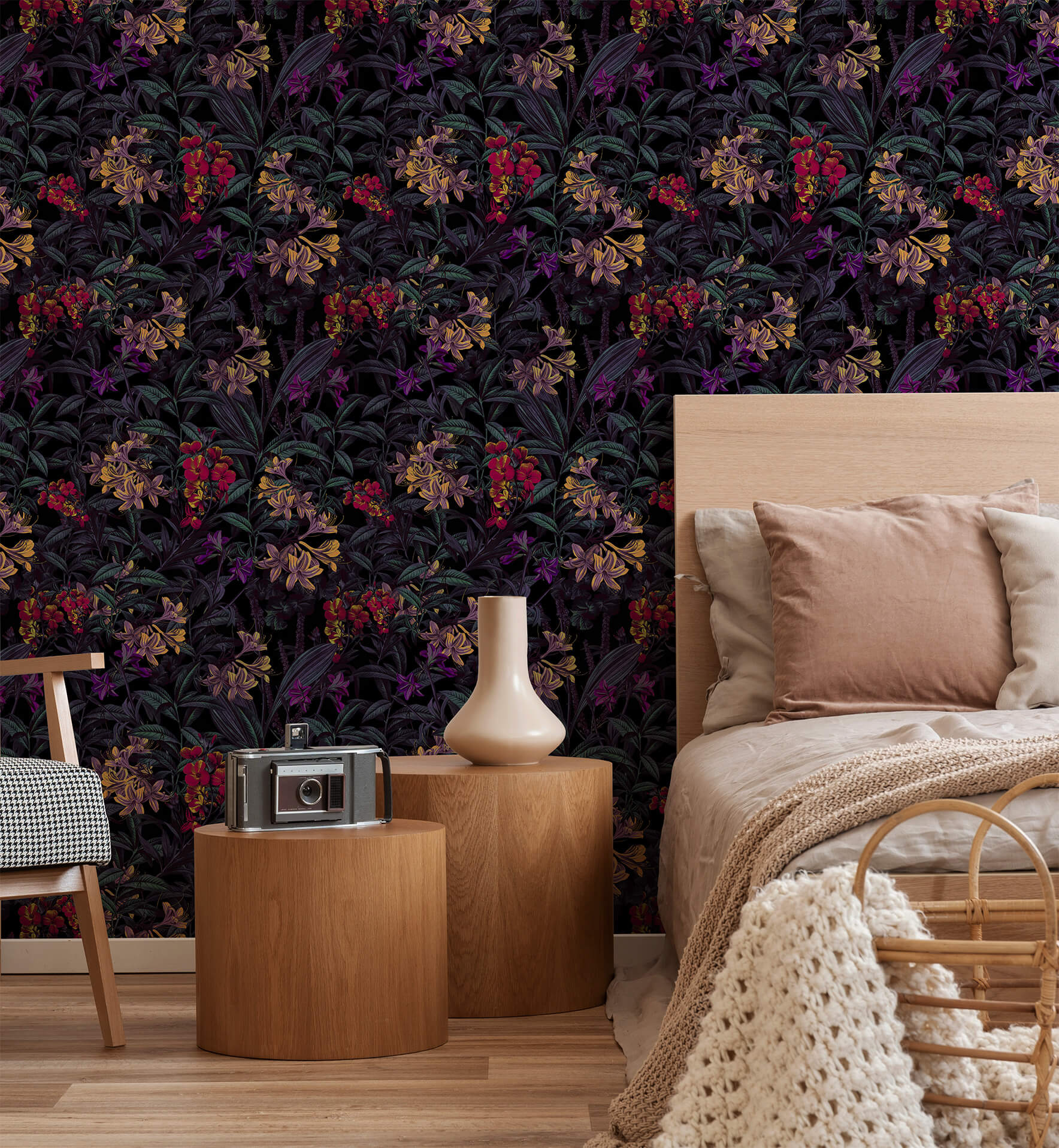 Dark Foliage flowers Pattern Wallpaper